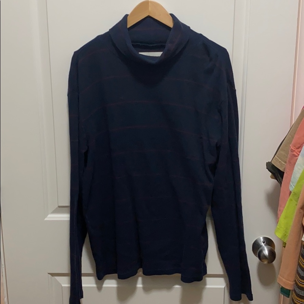 Dark blue turtle neck 🤗